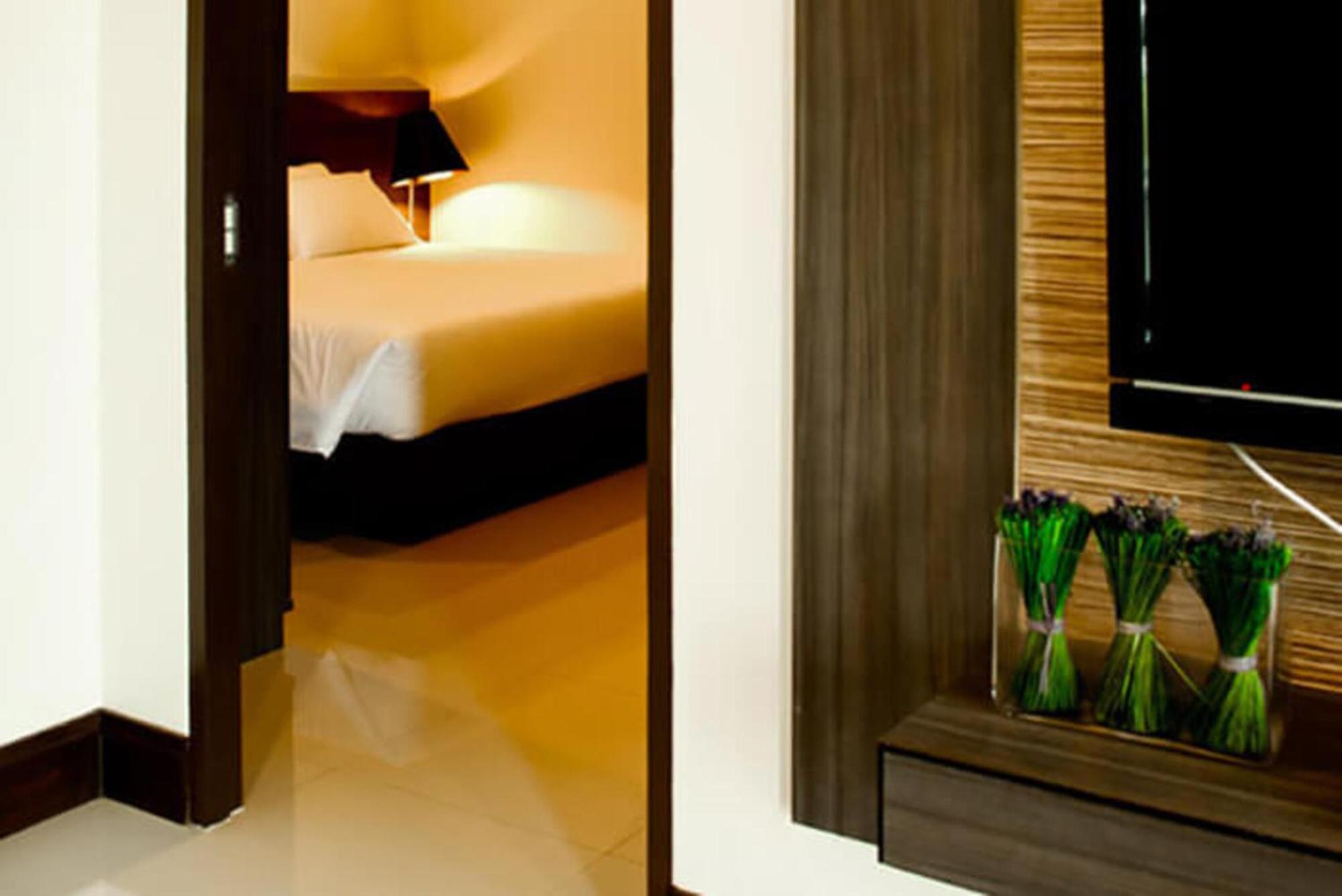 Crystal Suites Suvarnbhumi Airport Bangkok Ngoại thất bức ảnh