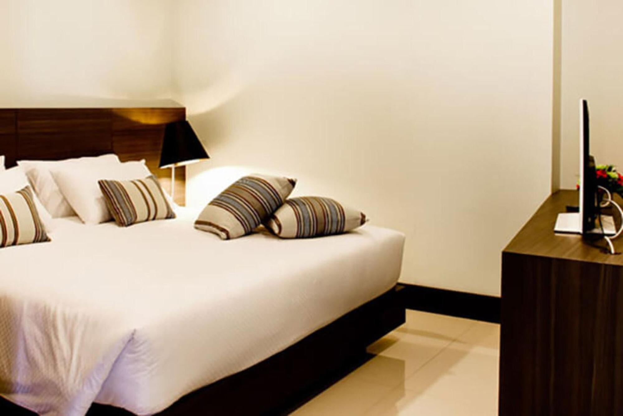 Crystal Suites Suvarnbhumi Airport Bangkok Ngoại thất bức ảnh